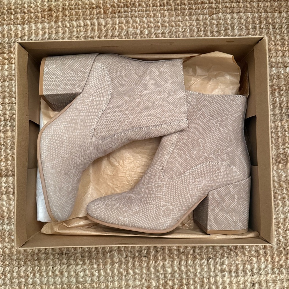 Lucky Brand Textured Cream Ankle Booties